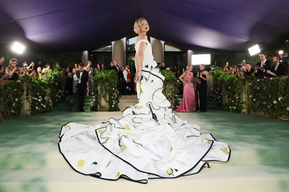 Can't help but take another moment to admire Gigi Hadid's #MetGala look after finding out it took 5,000 hours to make 🤍💛