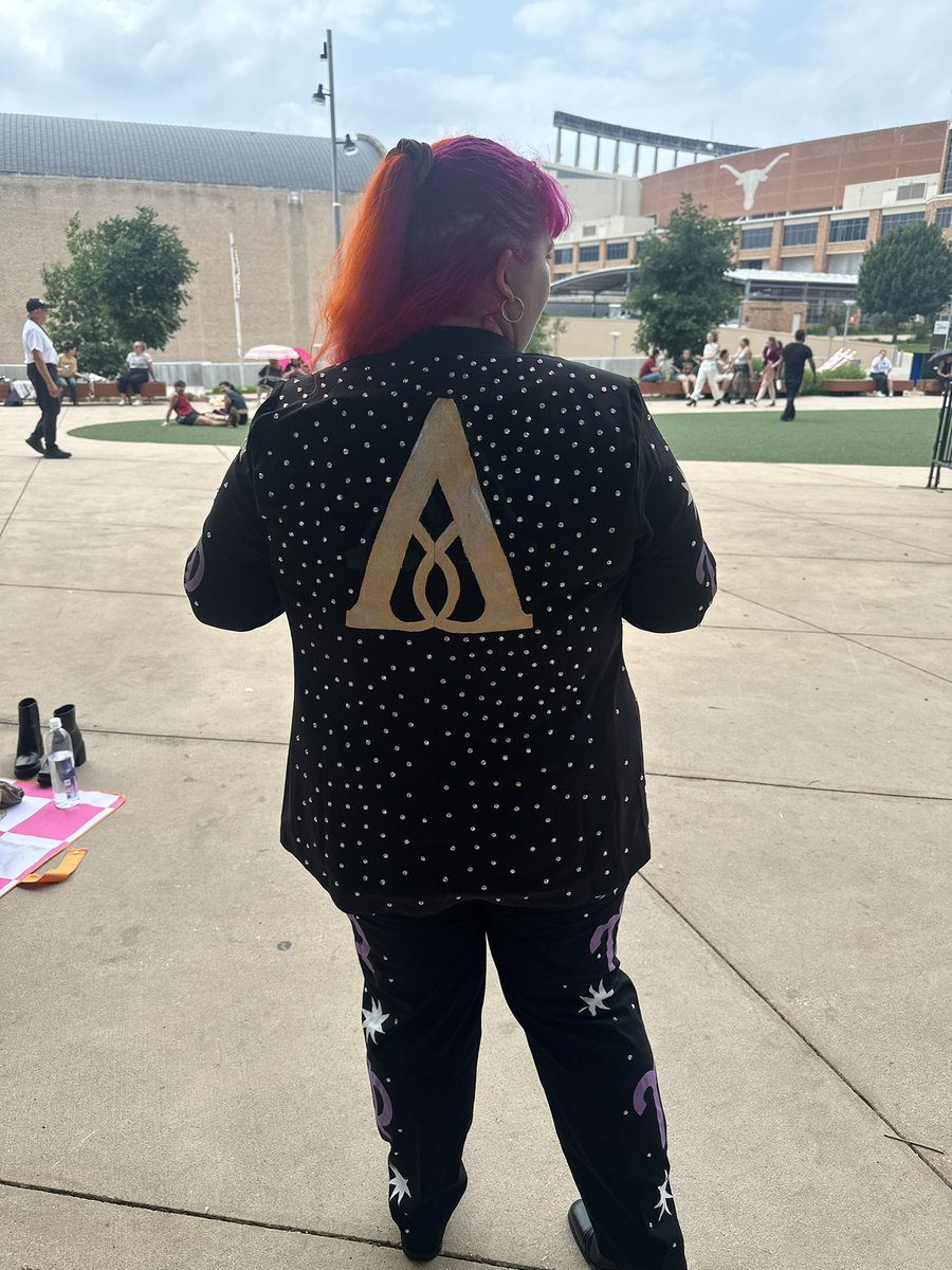 haylie_marie_'s tweet image. Time for a fit reveal 🤭 #gretavanfleet #jakekiszka #starcatcher