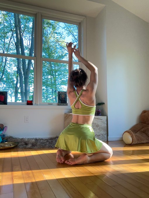 Mini golf date, you in? 😇 https://t.co/cgenXgVwoN