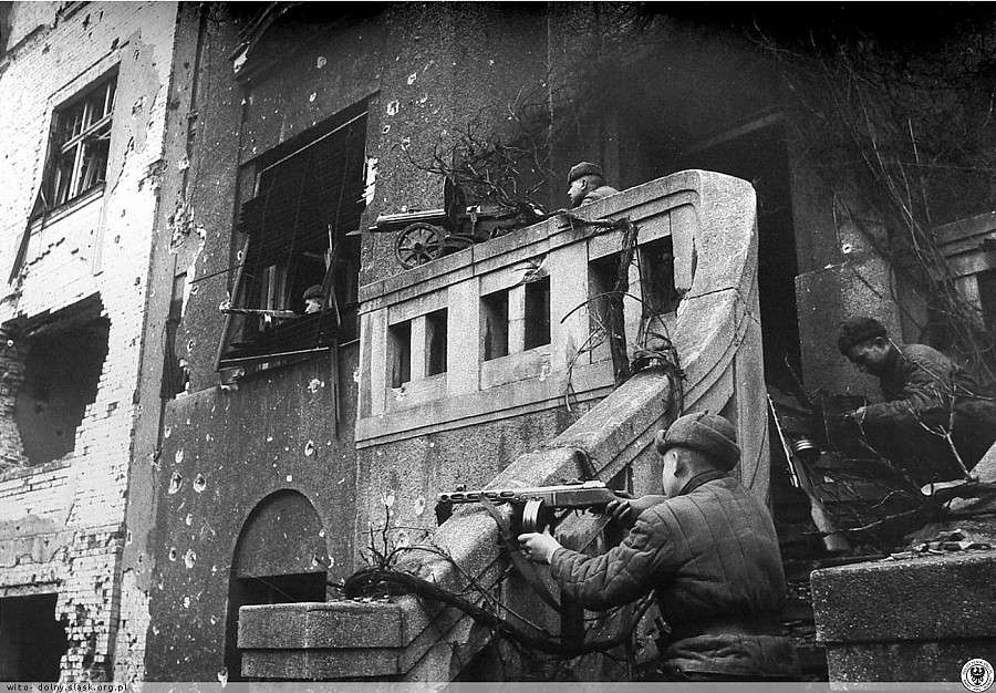 👁️  6.5.1942  Polská Wroclaw, jedna z poslední bašť Třetí říše kapitulovala.