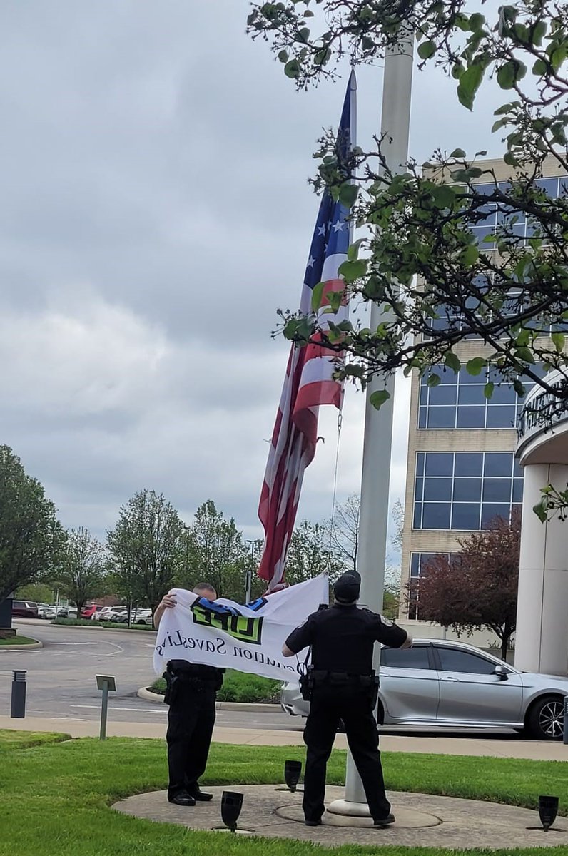 We're still in our #NationalDonateLifeMonth feels, and we're grateful to @uc_health - West Chester Hospital for hosting a flag raising ceremony. They invited our Ambassadors, Tina Stanley and Julie Lopez, to speak. Tina is a donor mom, and Julie is a liver transplant recipient.