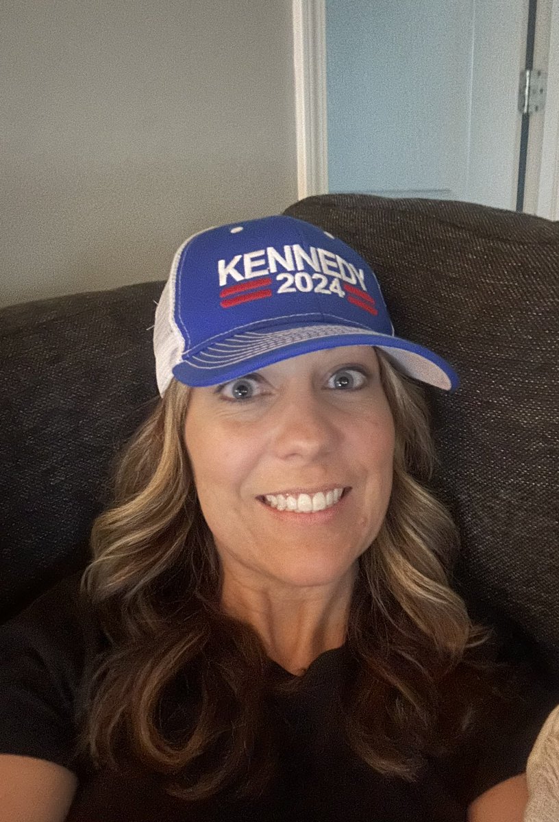 Allison, 43 yrs old, from KY and will 💯 be voting for #kennedyshanahan24 this November!❤️🤍💙 #time4change