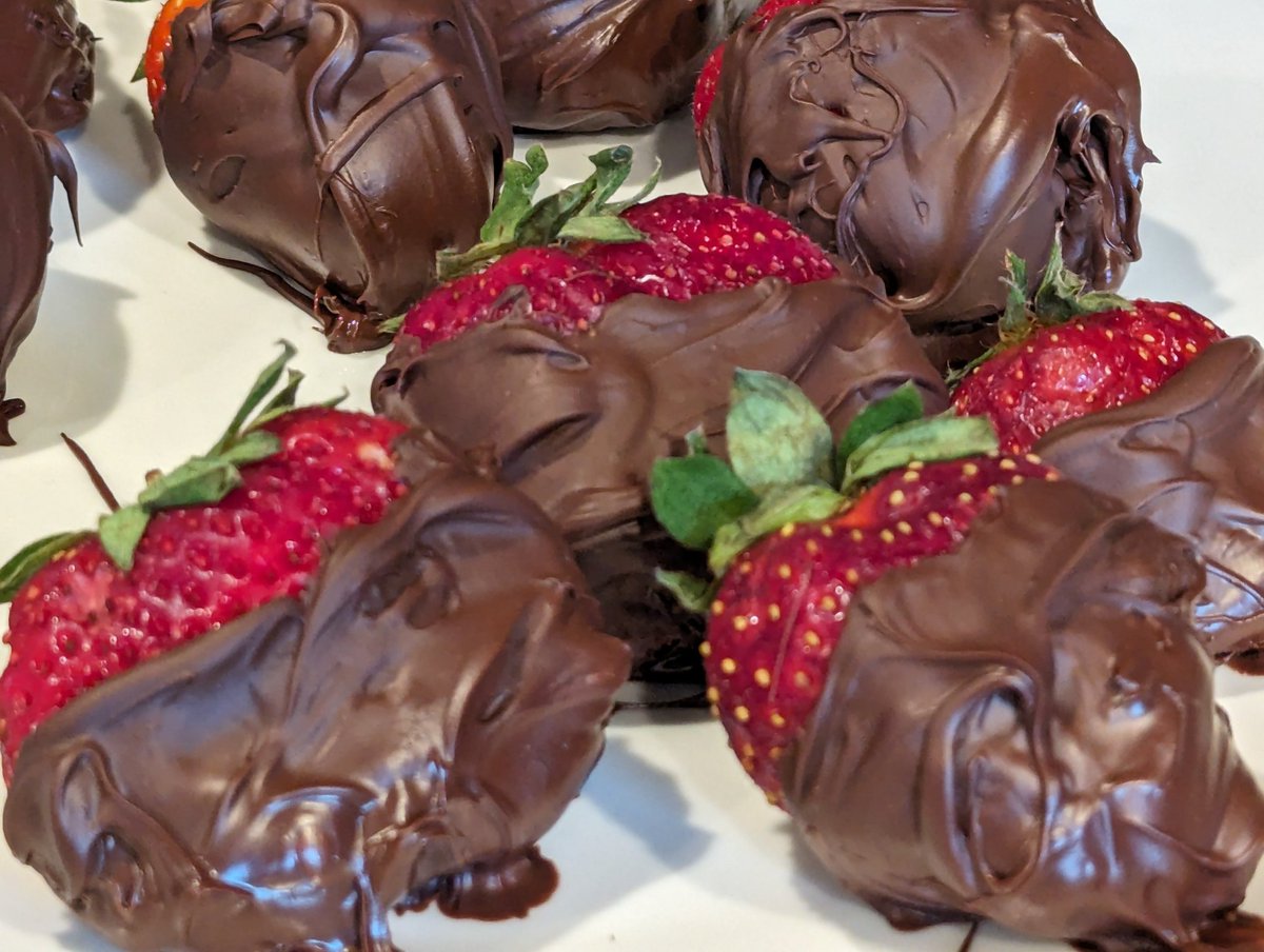 I made chocolate covered strawberries on a whim and ate ONLY five of them!🍓 #Chocolatecoveredstrawberries #PMSCravings