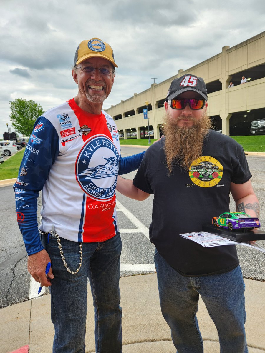 @kylepetty @VictoryJunction @therichardpetty thank you so awesome to finally meet you. #VictoryJunction #rideacrossamerica