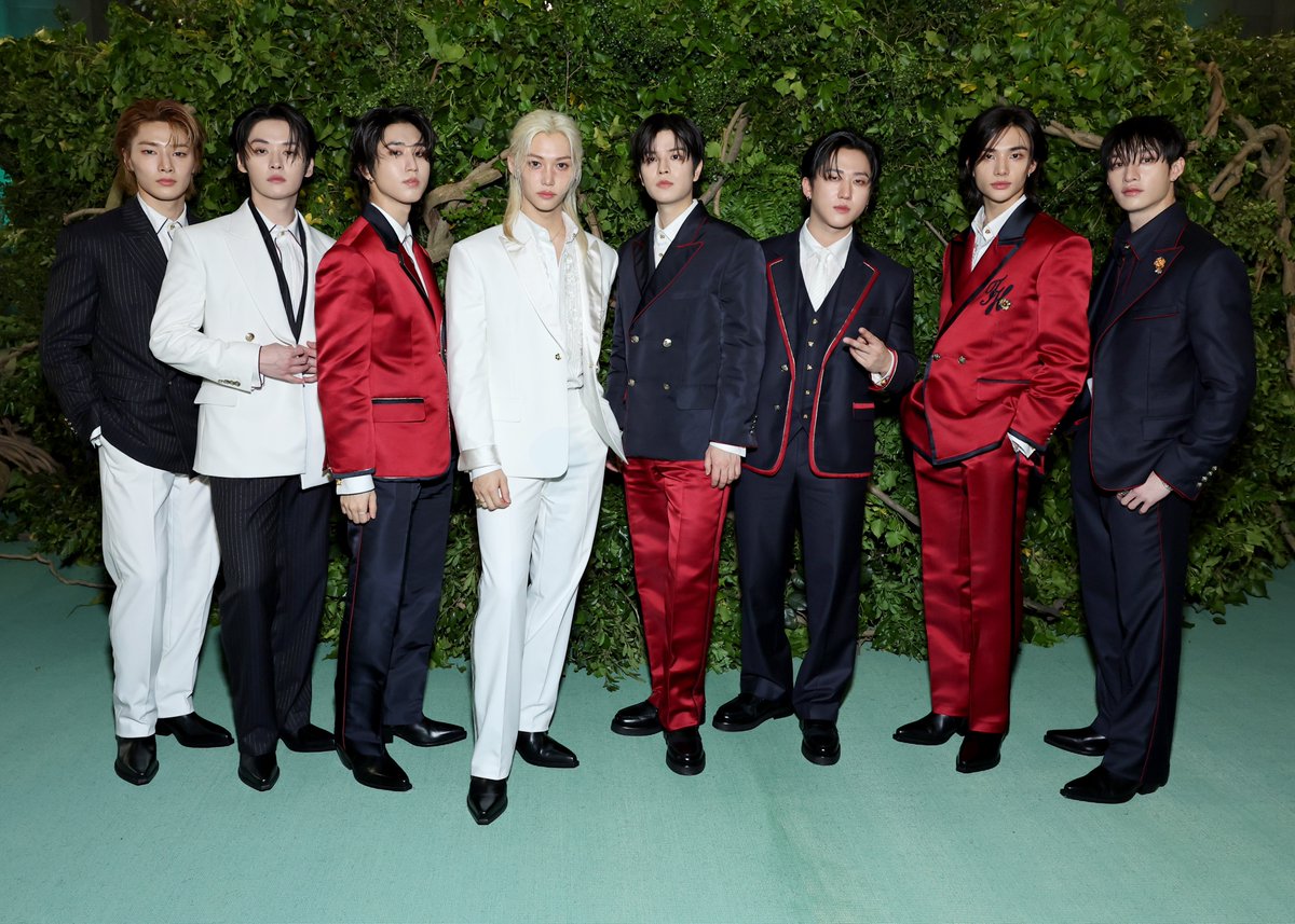 OKAY we have to have a moment for the jackets coming OFF!! @Stray_Kids looking 🔥
#MetGala #MetGala2024  

📷: @GettyImages