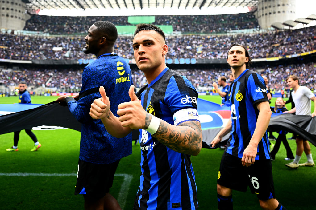 ⚫️🔵🇦🇷 Inter vice president Javier Zanetti guarantees that Lautaro Martinez will stay at the club this summer: 'He will be our captain also next season, for sure'.

'He's extending the contract, he's staying', told DAZN.