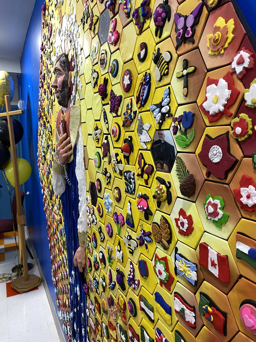 Congratulations to the staff of @StBernardOCSB for the unveiling of your stunning collaborative mural by Maria Saracino. The #deeplearning behind this project is incredible. Bee~utiful work! 🐝