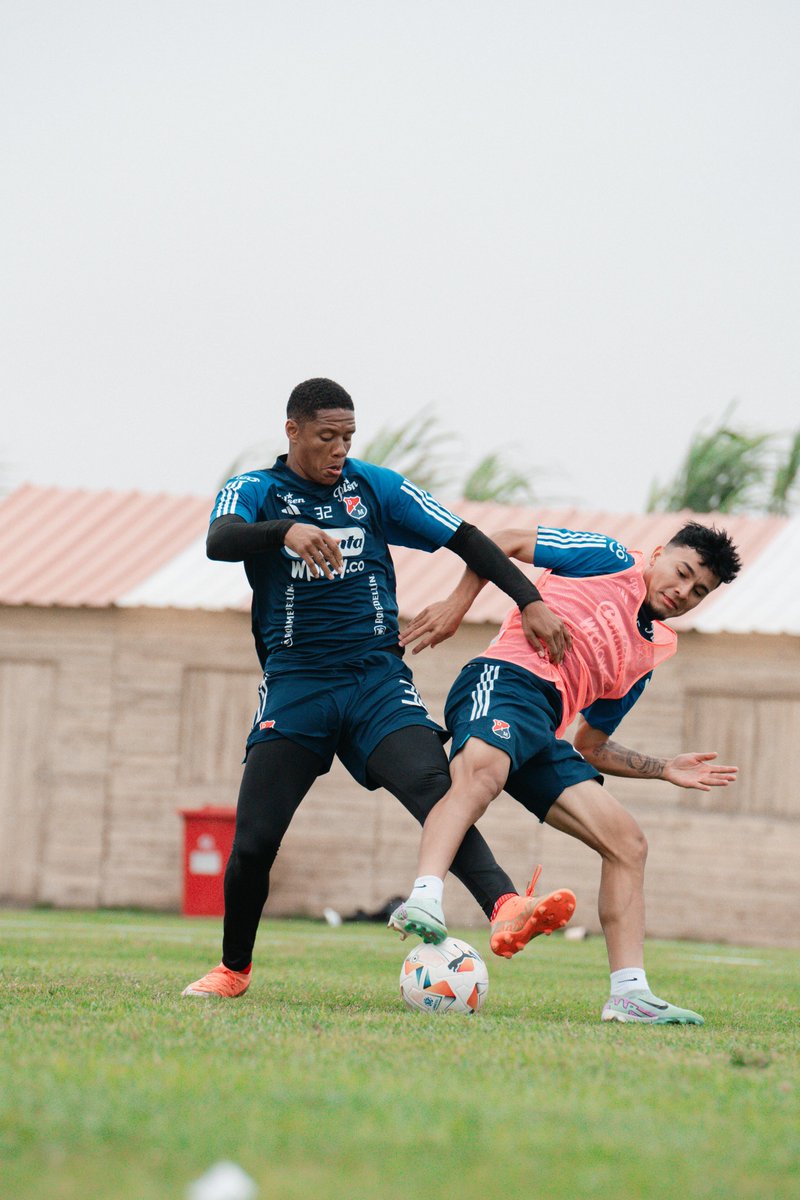 [💪❤️💙] Última práctica previa a la cuarta jornada de la CONMEBOL @Sudamericana  🏆
El #Poderoso aterrizó en Trujillo e inmediatamente ajustó detalles antes del compromiso en tierras peruanas. 🇵🇪⚽
#VamosMedellín #MásFuertesJuntos 🤝