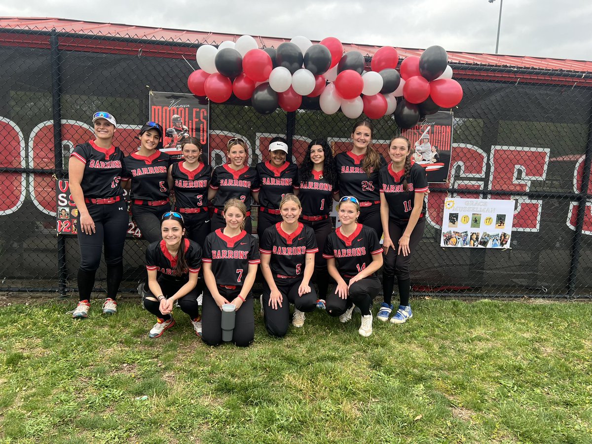 A win on Senior Night gets us our 10th victory of the season! We are so proud of our two Seniors, and it was a great team effort! Kylie: 2-4, 2 RBI GP: 2-4, 2 RBI Gab: 1-3, 2 RBI Mady: 6.0 IP, 2 ER, 3 K Best of luck to our Seniors!!