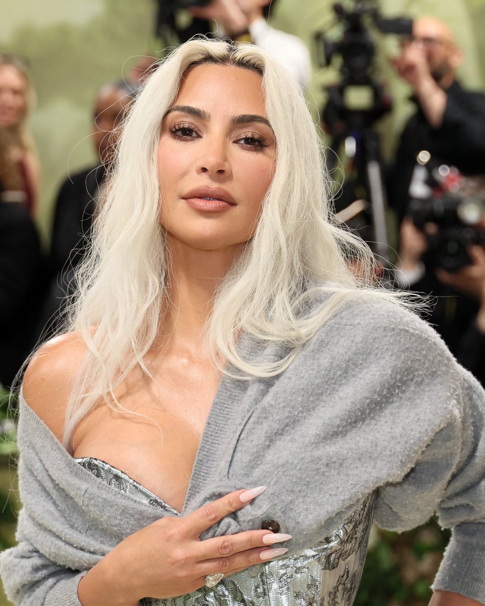 Keeping up with Kim Kardashian at the #MetGala. 🔗: vntyfr.com/ux9PTkM 📸: @gettyimages