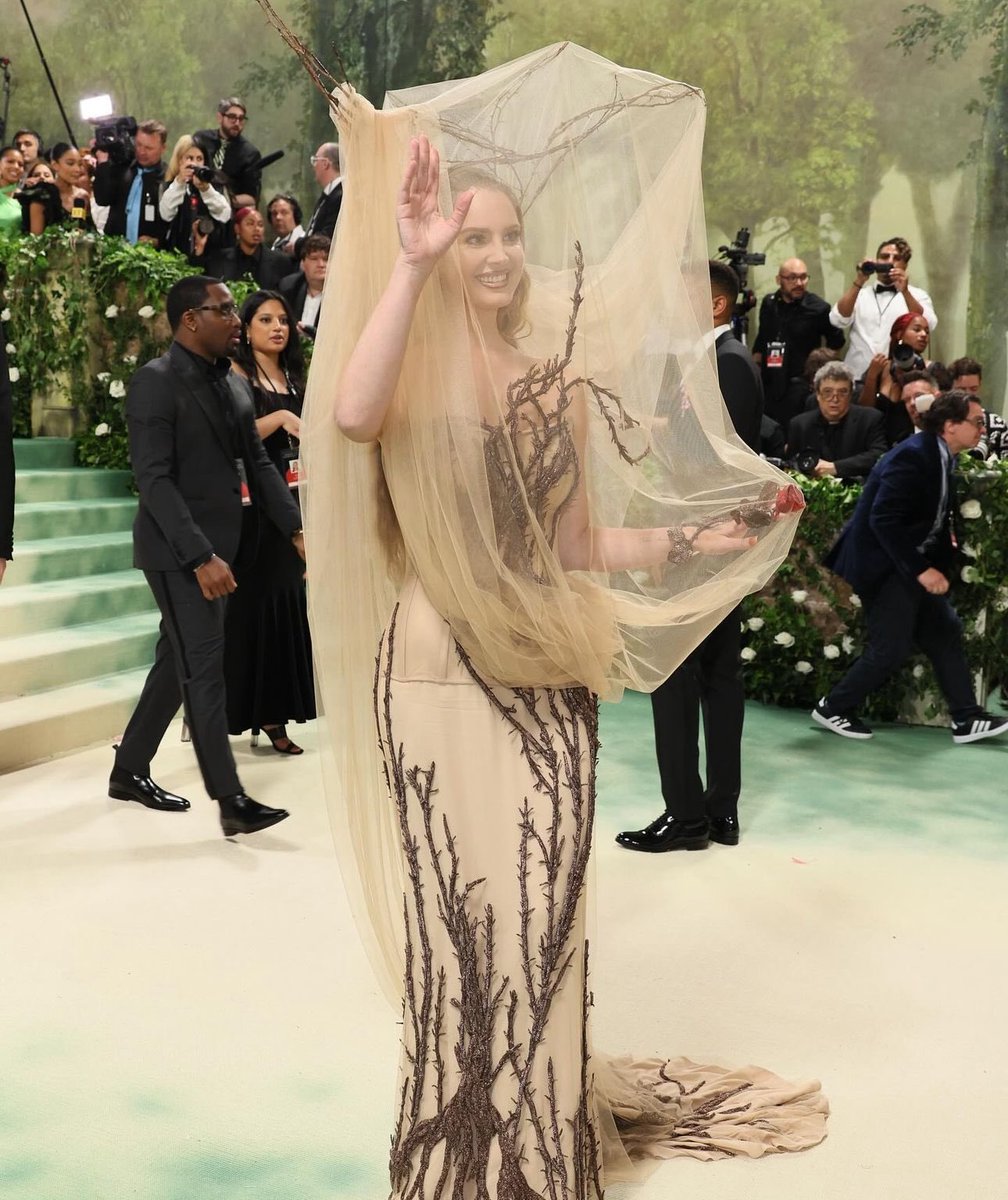 TheMetGalaRates's tweet photo. Lana Del Rey. #LanaDelRey #TheMetGala #TheMetGala2024 #TheMet #MetGala #MetGala2024 https://t.co/g3GLu42Zsm
