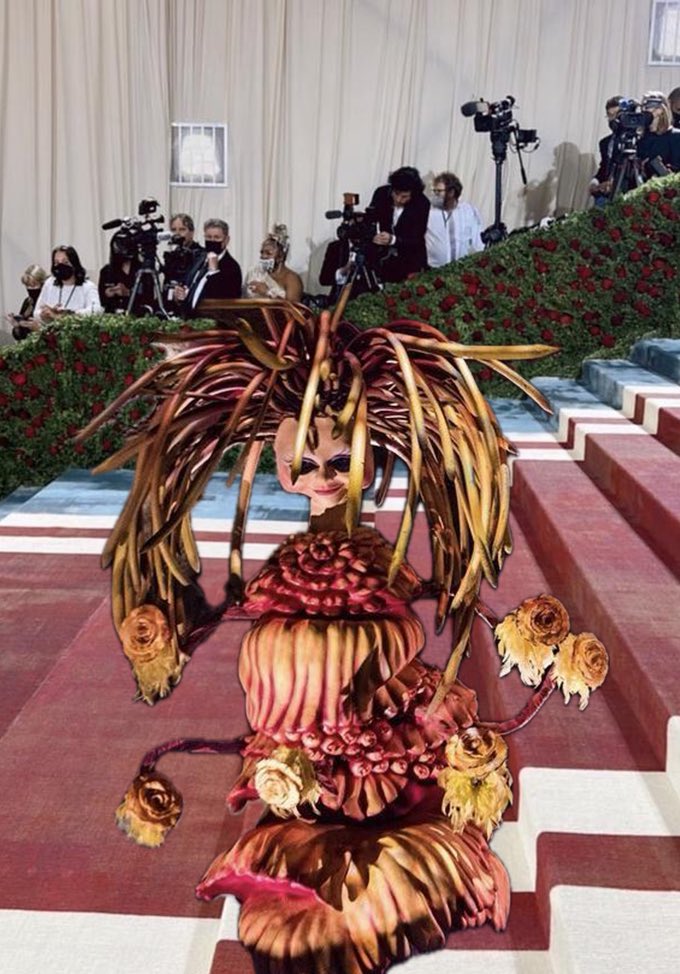 GratThemeParks's tweet image. Magdol just arrived to the #MetGala