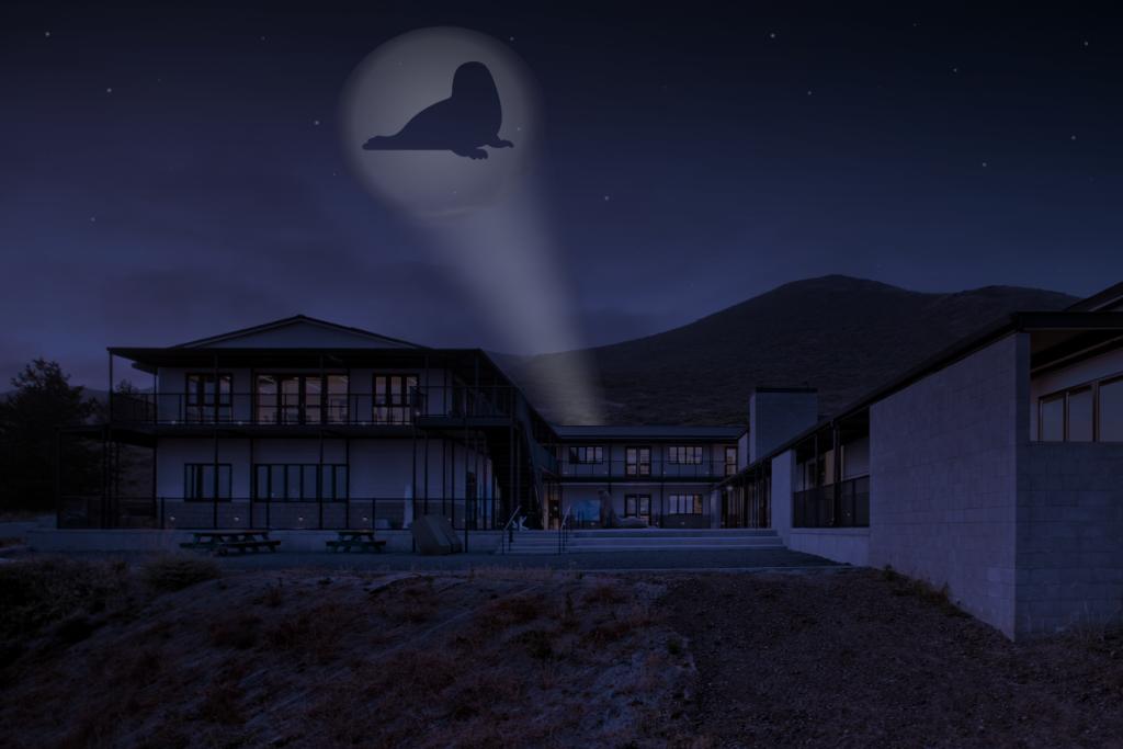 Look! In the sky! It's the Fat Signal! 😲 We've lit our version of the slightly more famous Bat Signal 🦇 because we need new volunteers near San Luis Obispo! To receive an invitation to the new volunteer orientation on May 9, sign up by May 8 at bit.ly/44d2BfO.