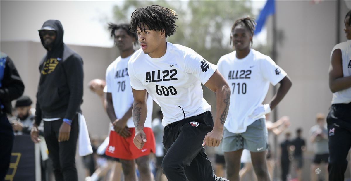 Recruiting news and notes from the Elite 11 and All-22 Regional in Las Vegas 247sports.com/article/elite-…