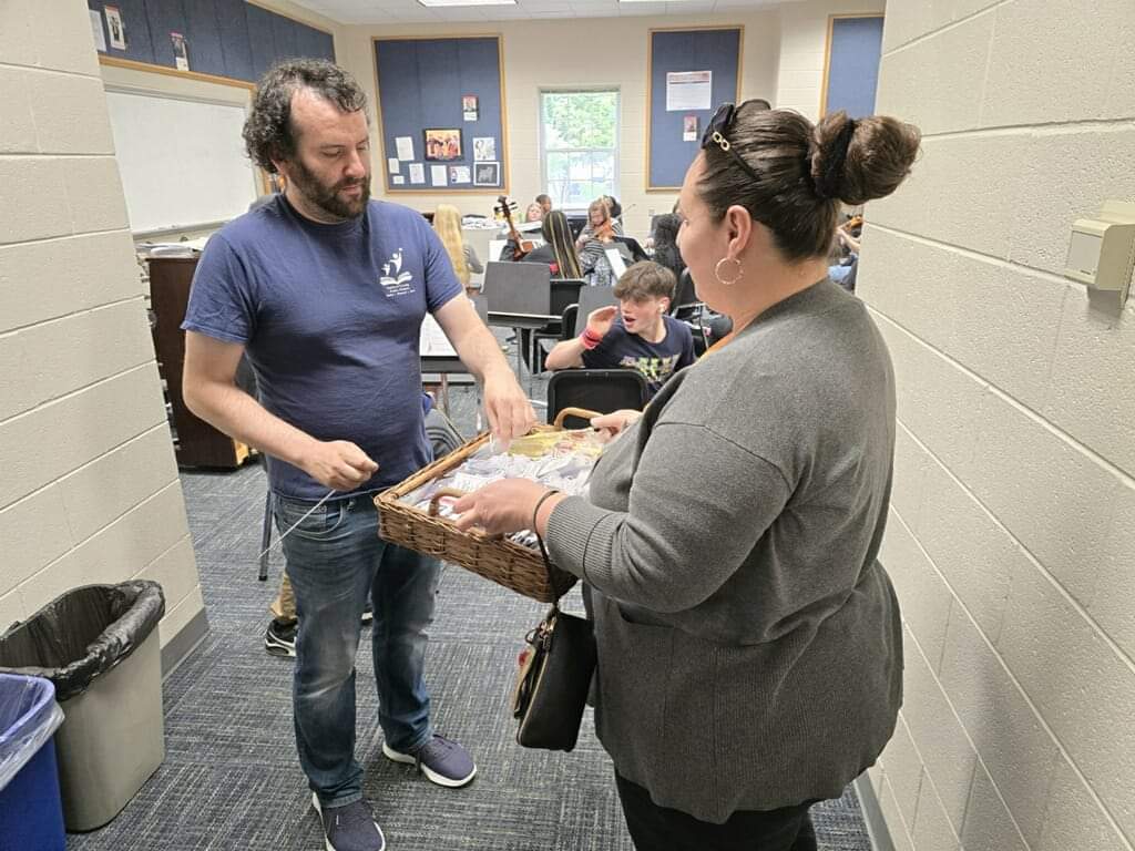 @HeimPto gave Survival Kits to every @Shirley_Heim_MS teacher. #TeacherAppreciationWeek #WeAreHEIM #TAW2024 #ThankAStaffordTeacher @Thatsit #ElevateStafford