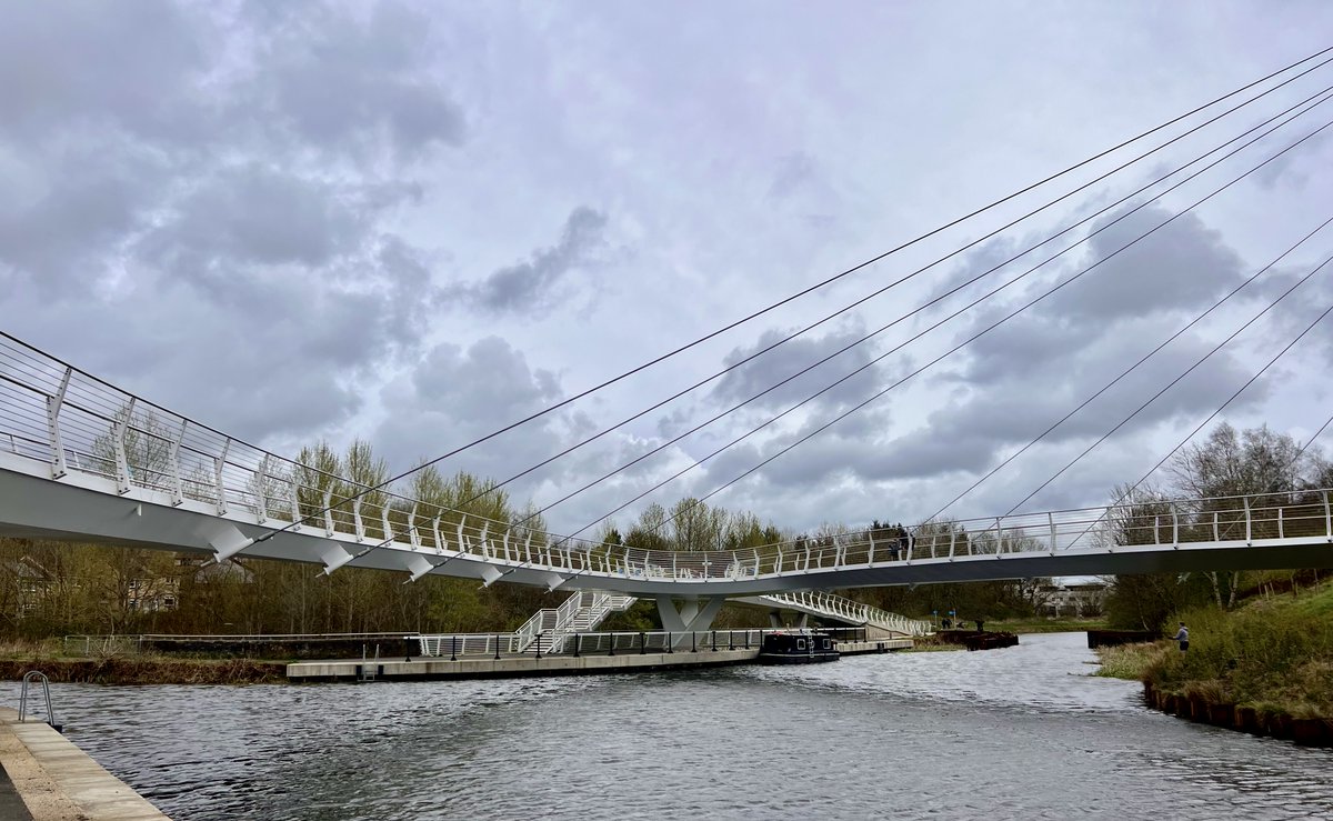 #AlphabetChallenge #WeekU - 'U' is for Uniting. The new Stockingfield Bridge links 3 communities in the north of Glasgow by crossing two branches of the Forth & Clyde Canal (cut in 1790) & the so bridge creates new walk/cycle routes #transportationThursday #bridgesThursday