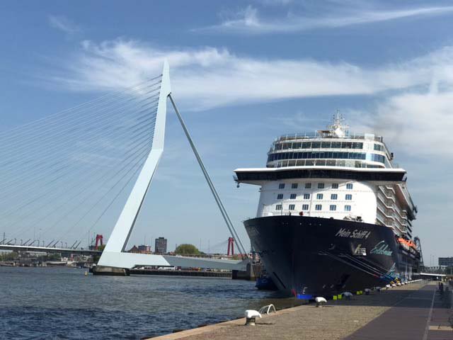 Woensdag 8 mei bezoekt Mein Schiff 4 van TUI Cruises van 07.00 uur tot 18.00 uur de Cruise Terminal Rotterdam.
 # MeinSchiff4 @tuicruises  bit.ly/3LM8oz2
Cruise Agenda Rotterdam  bit.ly/34hPEqu