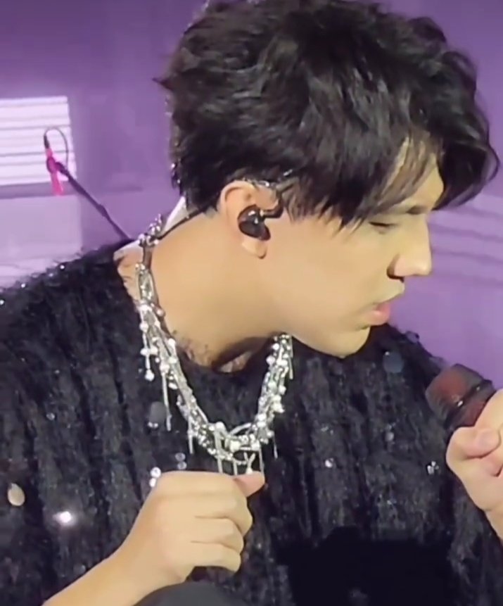 💕#DimashQudaibergen is the greatest singer in the World !! #TheStoryOfOneSky #Omir #WhenIHaveGotYou  #TogetherByDimash #ElAmorEnTí #Smoke #Weekend   #Stranger @dimash_official 🎼🌌🎼                Dimash in Budapest !!