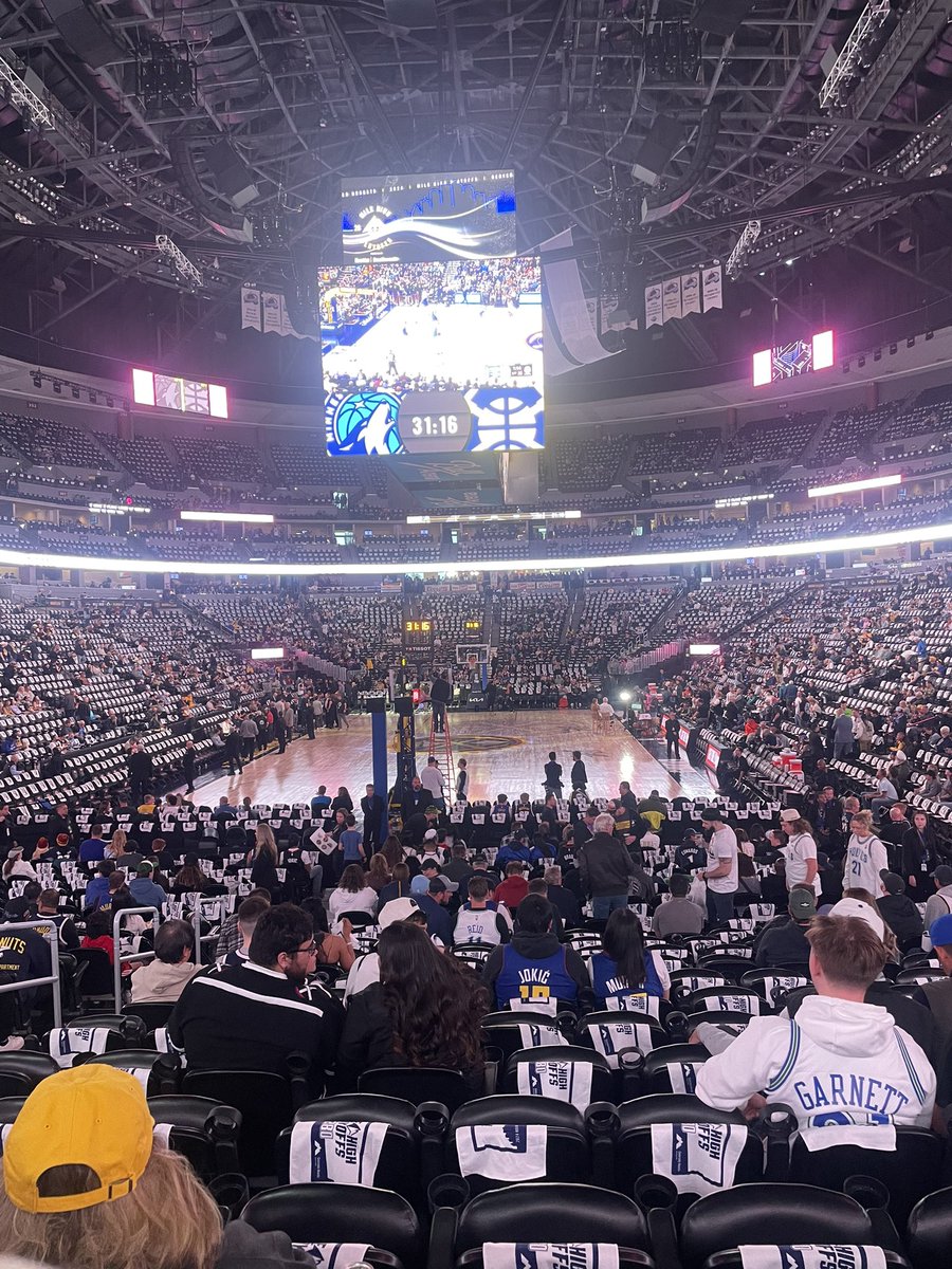 Nothing like an impulse flight purchase at noon for game 2 🍿🐺