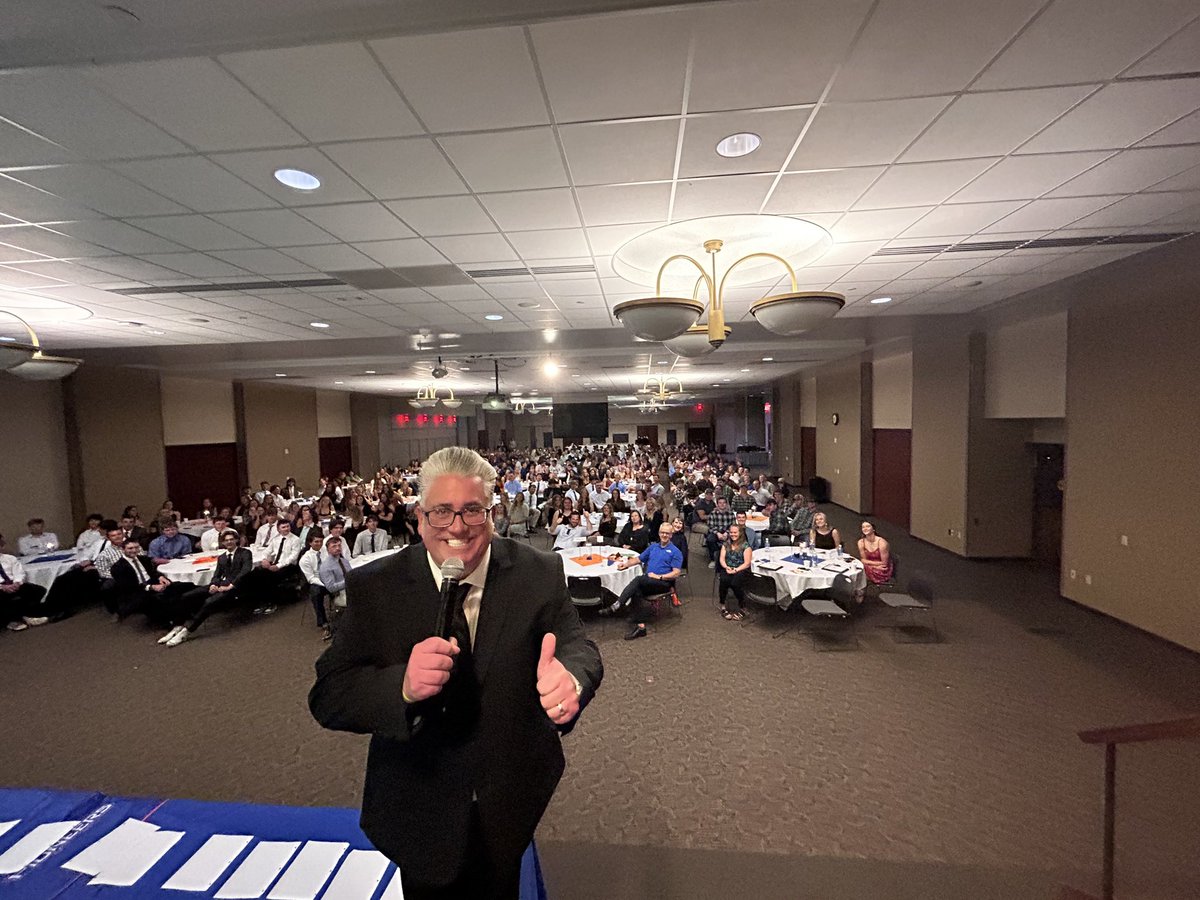 I had an AMAZING time hosting the Golden PickAxes honoring DIII Student-Athletes at <a href="/uwplatteville/">UW-Platteville</a> Monday night. Thank you <a href="/uwp_pioneers/">UW-Platteville Athletics</a> for the 💙🧡
Keep being AWESOME in ALL that you do!!!!