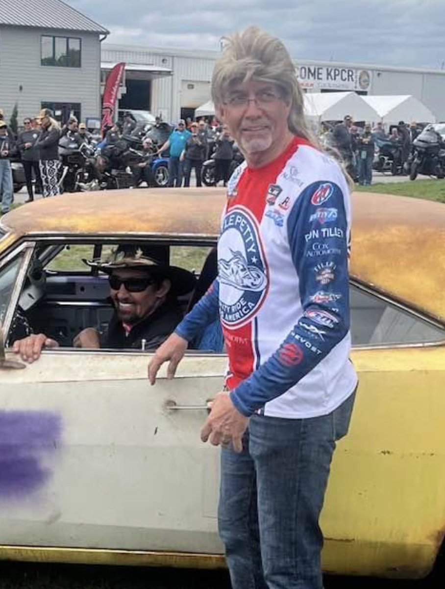 The King and @kylepetty at the @KPCharityRide 

That’s a whole lotta Mercia right there!

Mike Wallace photo