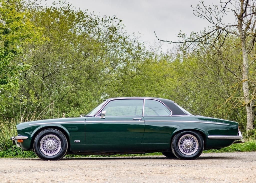 Retroprojects's tweet photo. 1977 Jaguar XJC
Ad – on eBay here >> https://t.co/qHRnvs7pg4
#jag #jaguar #xjc #classiccar #classiccarforsale #ad https://t.co/tMOp8gGF1q