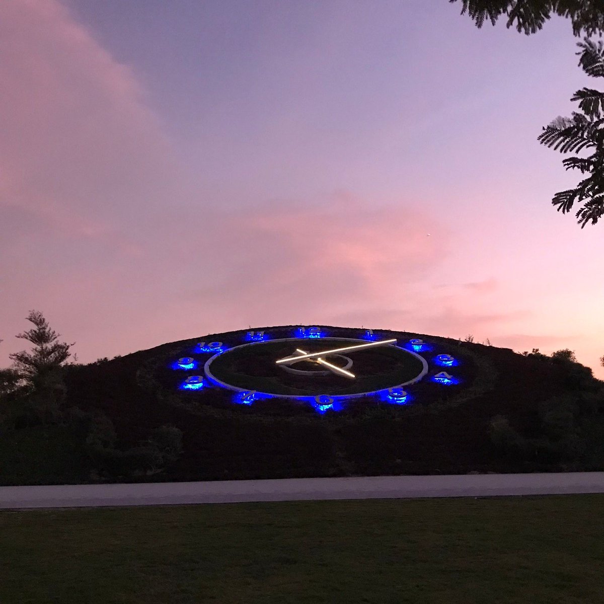We're thrilled to share that we've successfully restored the beautiful floral clock at Rawdat Al Hamama Park in Lusail, Qatar.⁠ ⁠ #clockrepair #parklife #qatar #smithofderby #floralclock