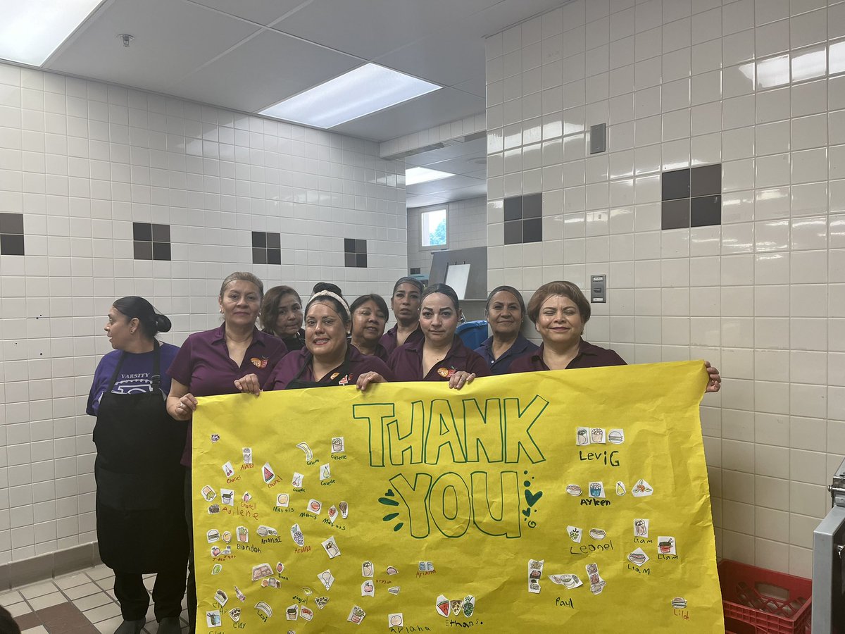 Thanking our amazing cafeteria staff for always having delicious meals for us! #RelentlessRattlers #TeamSISD @SocorroISD @DSShook_Es