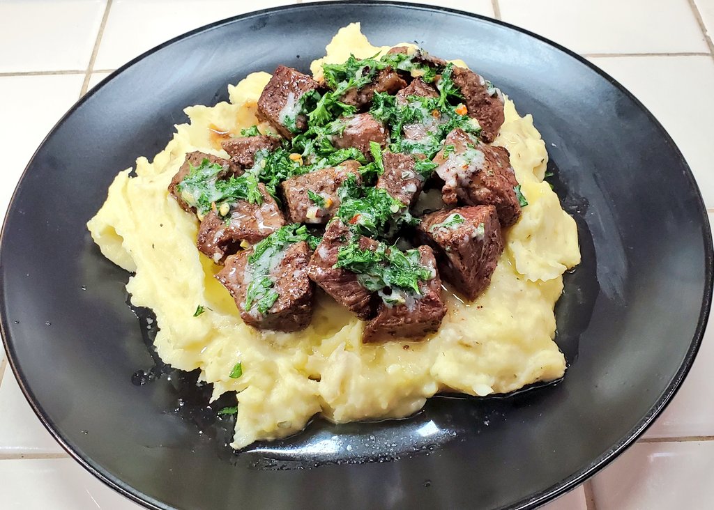 Steak & Mashed Potatoes 👊😋👍
#Foodie #yummy #steak #dinner #HomeChef