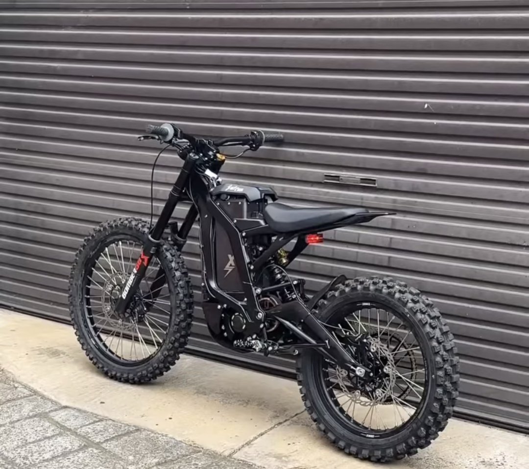 Nina shida na haka naomba mwenye kuuza au anayejua zinapo uzwa aje dm one time please 🙏🏿