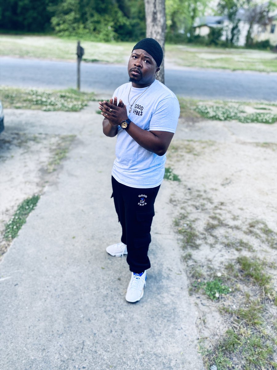 kingmoenc's tweet photo. GOOD V⚡️BES, GOOD TR🍄PS, 3RD 👁️ THUGGIN 🥷
-
-
-
#picoftheday #photo #northcarolina #ncrapper #newrapper #upcomingartist #model #fashionblogger #hiphop #clothing #trending #isaylook #kingmoe #takingnoshorts #tns #tnsrecords #fyp #fypシ #rap #branding https://t.co/97JzUFreAF