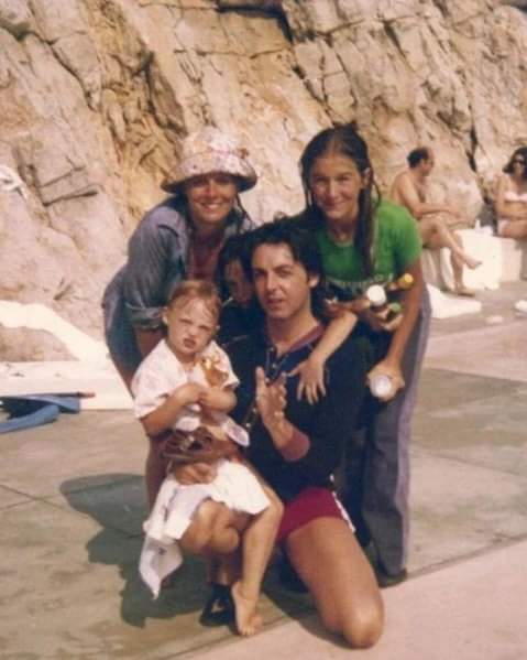 #PaulMcCartney and familly on holiday in the 70s