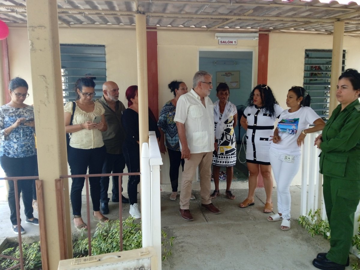 Se visita la Casita Infantil El Principito la cual presta servicio a los hijos de madres y padres trabajadores civiles  de las FAR en el territorio holguinero.
