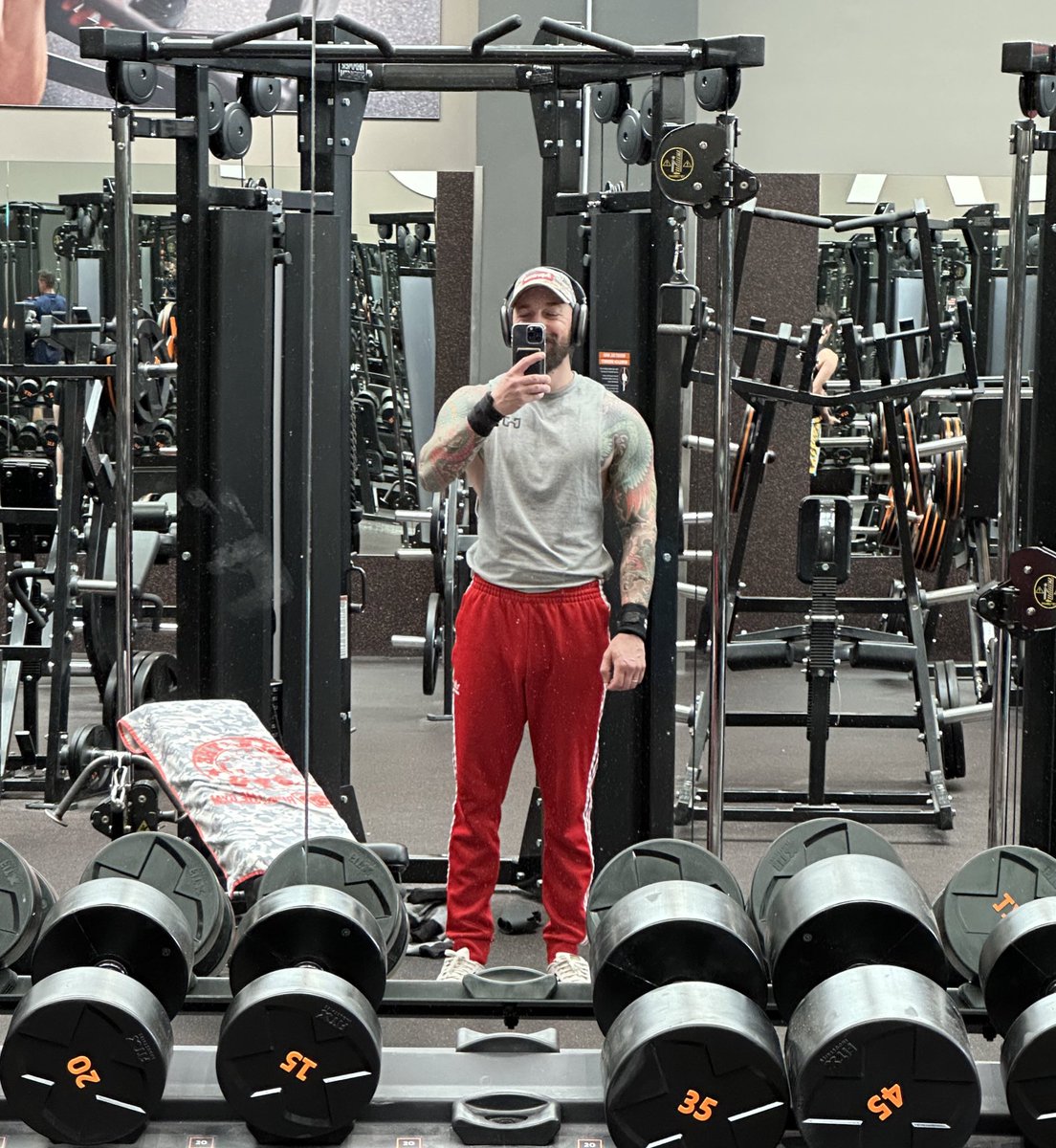 Gordondermeister tweet media