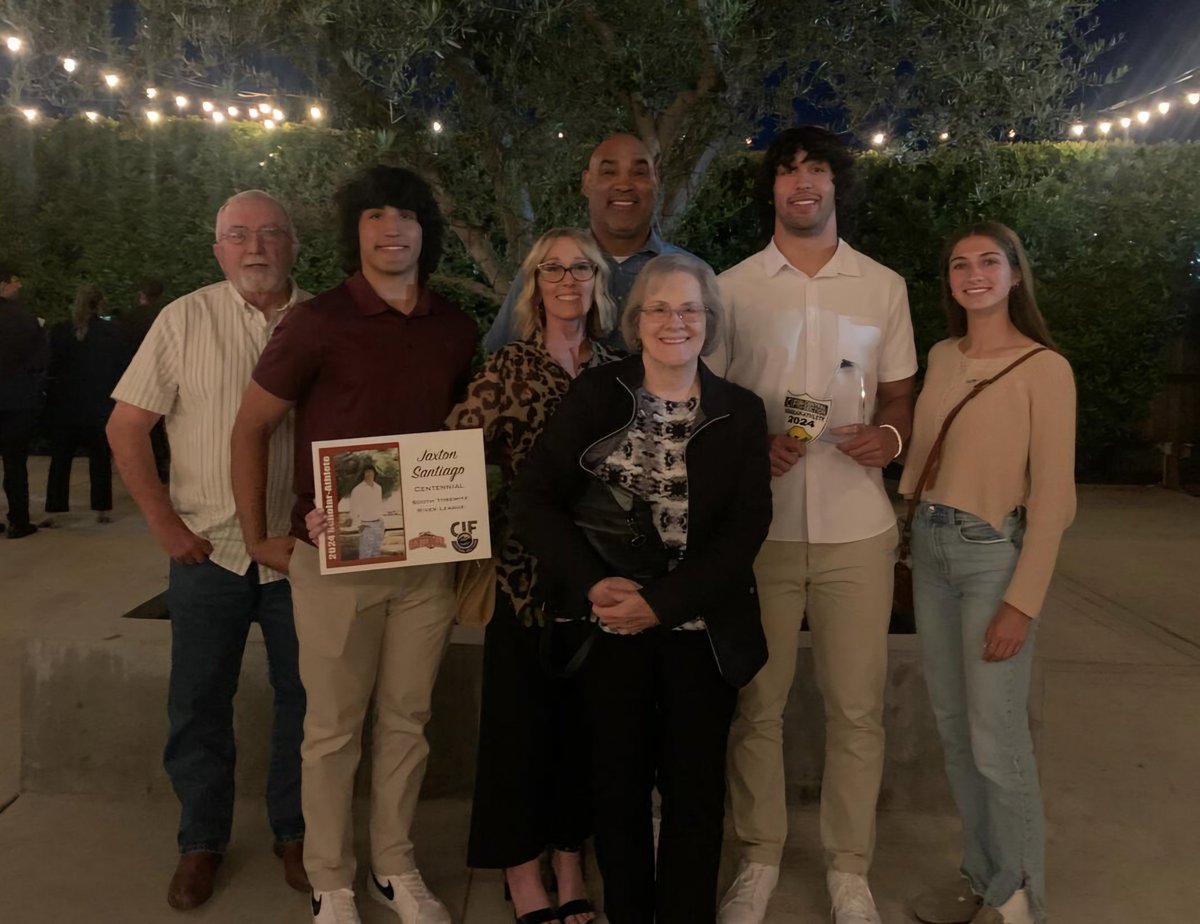 Congratulations to Jaxton Santiago who was awarded the CIF CS Scholar athlete award for the SYRL. Thank you to the @CifCentral for putting on such a wonderful event for our student athletes tonight. @KernHighNetwork