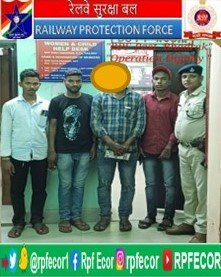 @RPF_INDIA RPF/Bhadrak rescued a boy, aged about-19 years at Bhadrak Station on 5th May 2024 & handed over to his elder brother on 6th May 2024 duly observing all the guidelines of SOP.
#OperationDignity