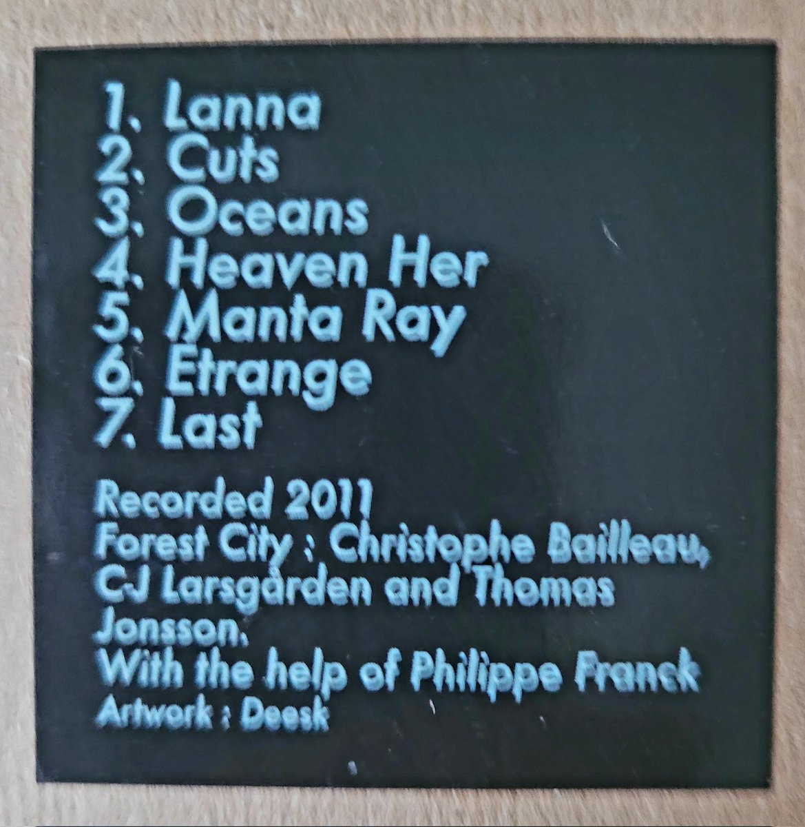 BerghConny's tweet image. Drömska, elektroniska och meditativa ljudmattor hörs från denna obskyra platta. Skör och vacker nästan lite sakral sång av Thomas Jonsson @iamkingfisher .
Ökar min beundran!