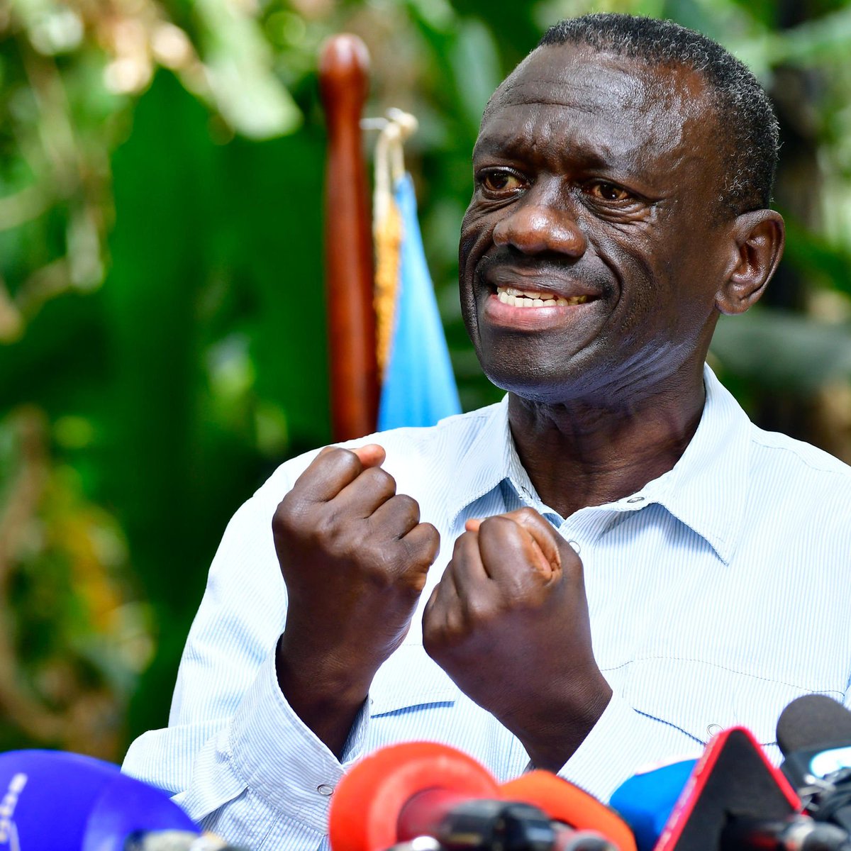 Daily Monitor (@dailymonitor) on Twitter photo "Because we have been fighting for a long time, even the leaders who lead <a href="/FDCOfficial1/">FDC</a> have become poorer and poorer, and from time to time, because of the problems surrounding them, they hand themselves to Mr <a href="/KagutaMuseveni/">Yoweri K Museveni</a> because he is the one with money"- <a href="/kizzabesigye1/">Kifefe Kizza-Besigye</a> "Because we have been fighting for a long time, even the leaders who lead <a href="/FDCOfficial1/">FDC</a> have become poorer and poorer, and from time to time, because of the problems surrounding them, they hand themselves to Mr <a href="/KagutaMuseveni/">Yoweri K Museveni</a> because he is the one with money"- <a href="/kizzabesigye1/">Kifefe Kizza-Besigye</a>