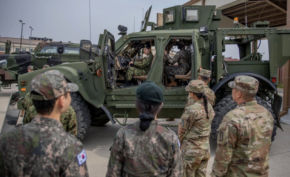 #NewsFromTheRoK Last week, @EighthArmyKorea hosted officers from the 대한민국 육군 ROK Army & Japan Ground Self-Defense Force as part of the annual #Trilateral Junior Officer Exchange Symposium. 📷 Spc. Jason Palacios 🔎 dvidshub.net/news/470061/ei… @INDOPACOM | @ROK_MND