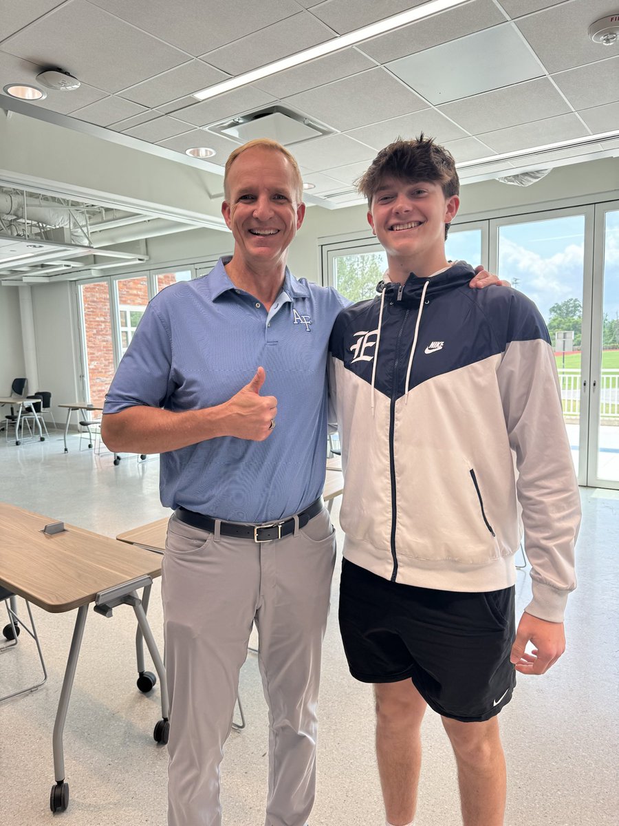 SilasHall_LS's tweet image. Thanks so much to @CoachLobotzke for coming out to my school and home to pour into me, talk about The Air Force Academy, and eat some crawfish 🦞 🦞

@coachskene3 @Coach_Casper @EHSBRAthletics @AF_Football
