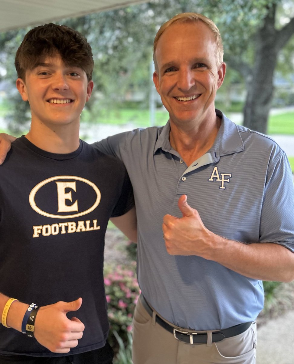 SilasHall_LS's tweet image. Thanks so much to @CoachLobotzke for coming out to my school and home to pour into me, talk about The Air Force Academy, and eat some crawfish 🦞 🦞

@coachskene3 @Coach_Casper @EHSBRAthletics @AF_Football