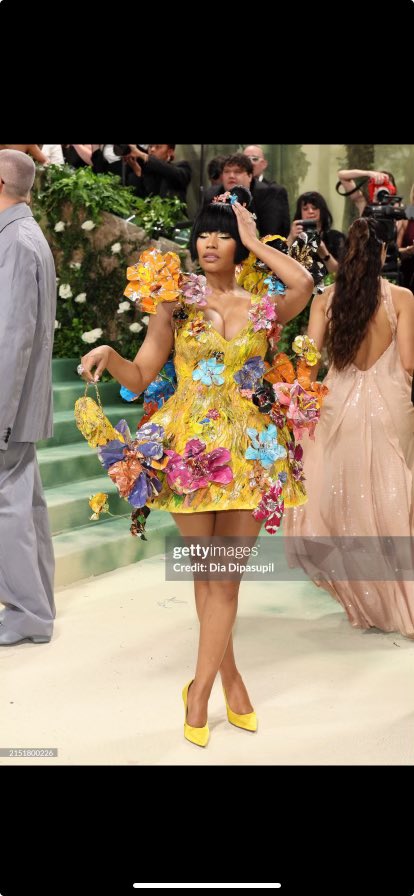 Nicki ate Downn Omsss 😝