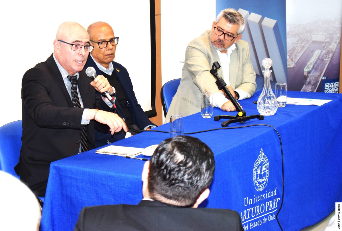 RectorUNAP's tweet photo. MIRADA CONSTRUCTIVA | “Iquique, entre la nostalgia y el futuro” fue análisis de “Visión Regional”, foro realizado por Diario La Estrella en Casa Central #UNAP, en #Iquique. Expositores fueron académicos  Dr. Bernardo Guerrero y Dr. Patricio Rivera. 
Más en https://t.co/SB1F9ouAvz https://t.co/1AH3LyGzVr