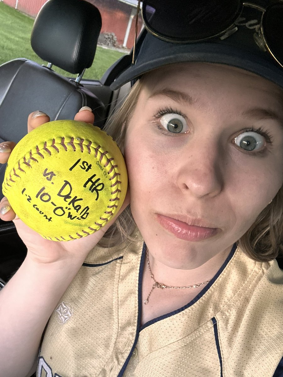 leah_werling's tweet photo. First homer of the season!!!
#softball #playsoftball #fastpitch @IndianaSB @BGSUSoftball @NorwellSoftball @Softball_Home @SBRRetweets @NCAASoftball @TU_Softball @INTechSoftball https://t.co/UTEylHLFfL