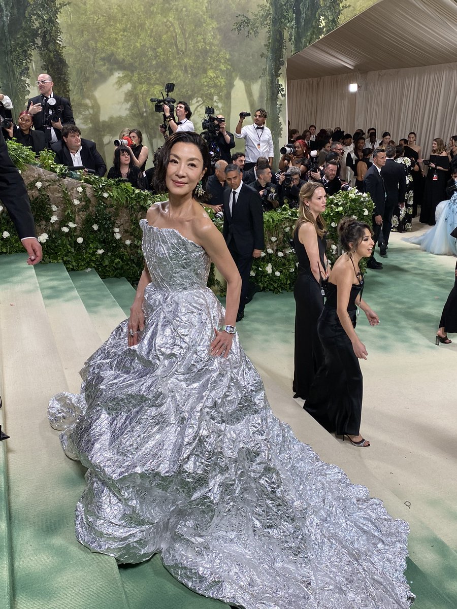 metmuseum's tweet photo. Michelle Yeoh eternally shines as she graces the #MetGala red carpet. ✨ https://t.co/chNgJh50PK