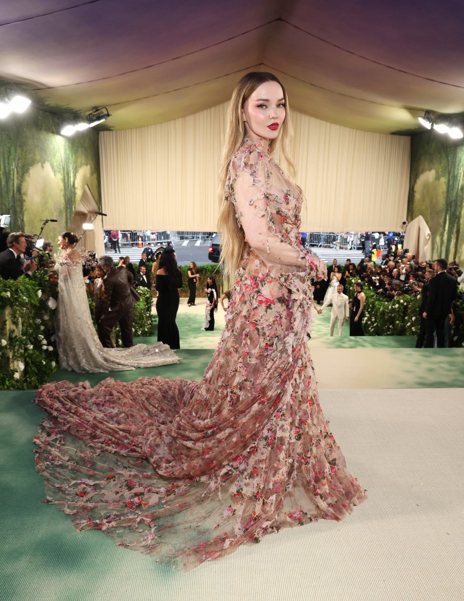 OBSESSED is an understatement when it comes to how I feel about @DoveCameron's #MetGala look 💐