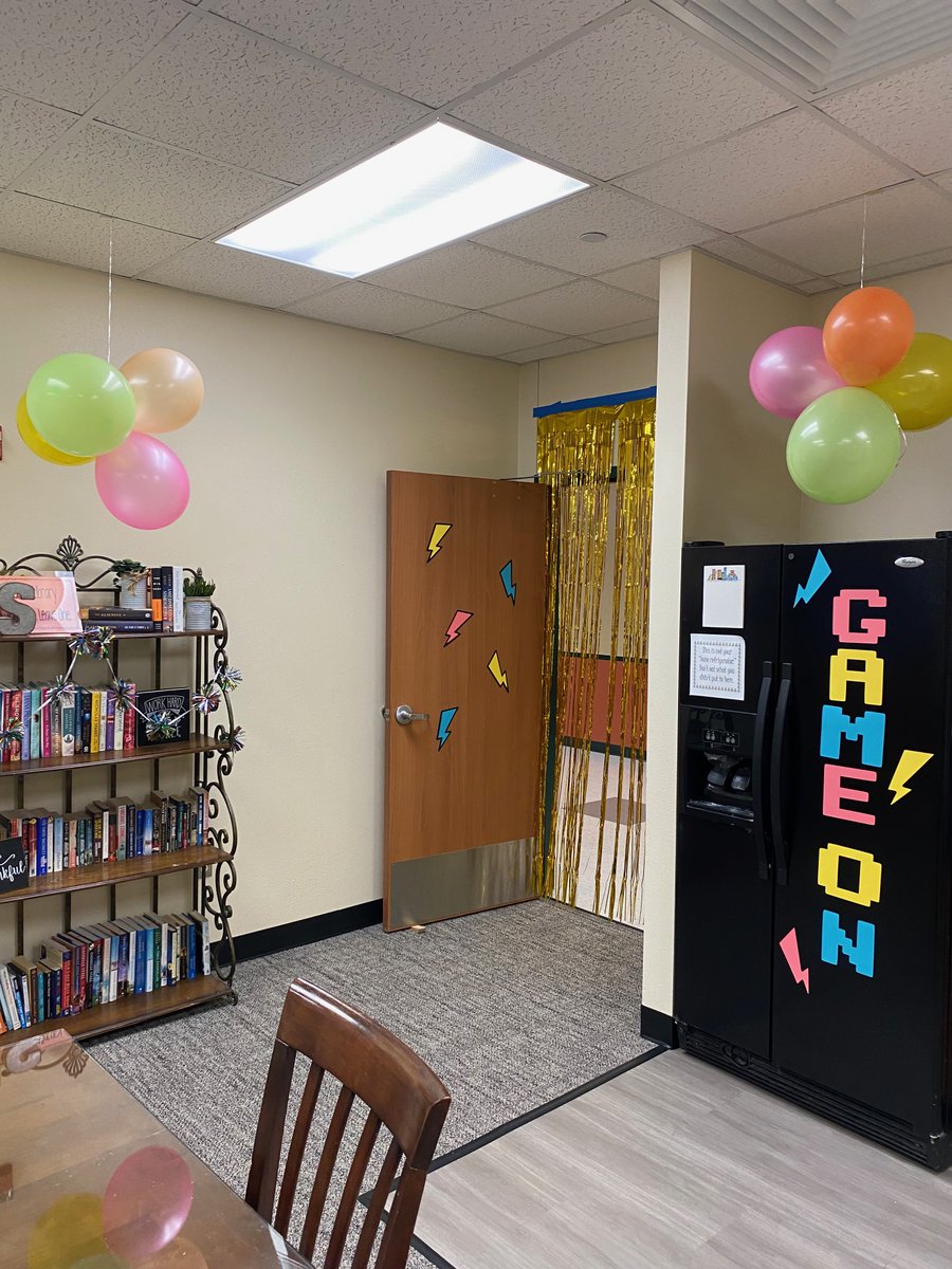 🍎 Happy Teacher Appreciation Week to all of our amazing Schell teachers!🍎 

Thank you to the Schell Elementary PTA for decorating the staff lounge. The PTA will be filling our lounge this week with yummy goodies for our hardworking teachers and staff.