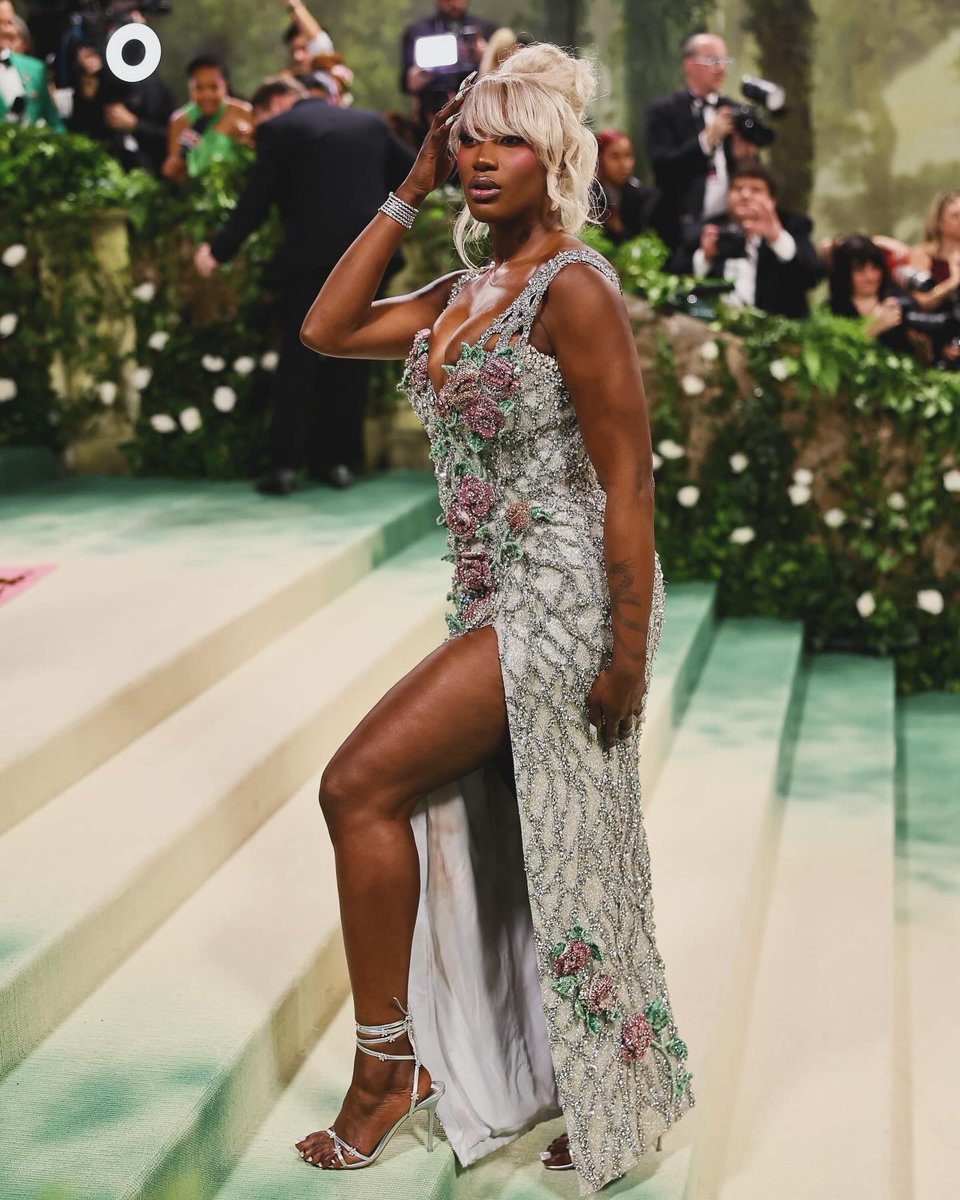 French superstar @AyaNakamuraa steps out for her first Met Gala in bespoke Balmain, referencing the 2024 theme with a scintillating bouquet. All-over embroidery elevates the creation with crystal beads and shining florals and thorns that entwine and sculpt the body. #BALMAINARMY