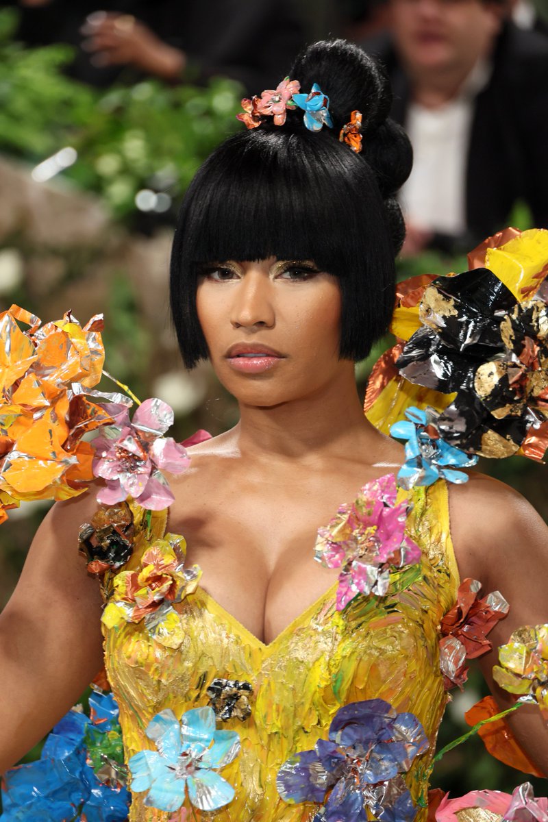 MTVBrasil's tweet photo. The Barbie supremacy is here 💅✨ @NICKIMINAJ estou sem palavras 🥵 #MetGala #MTVCelebs https://t.co/gsx8nJH0Xl