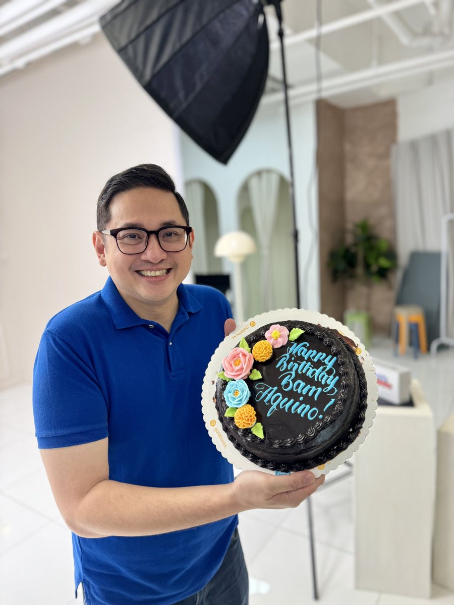 Mula sa TeamBam, HAPPY BIRTHDAY sa aming pinaka-poging boss na ang skincare routine lang ay yung tumutulong bula ng shampoo kapag naliligo! 😂 At ang service routine ay matapat at mahusay na paninilbihan sa bayan! Naks! May the Lord bless you moree, boss! HAPPY BIRTHDAY, SEN. BAM…